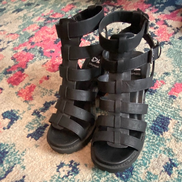 Dirty Laundry Fun Stuff Sandal - Picture 5 of 7